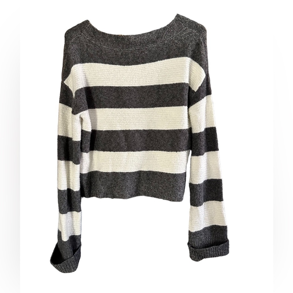Kaisely grey and white striped sweater